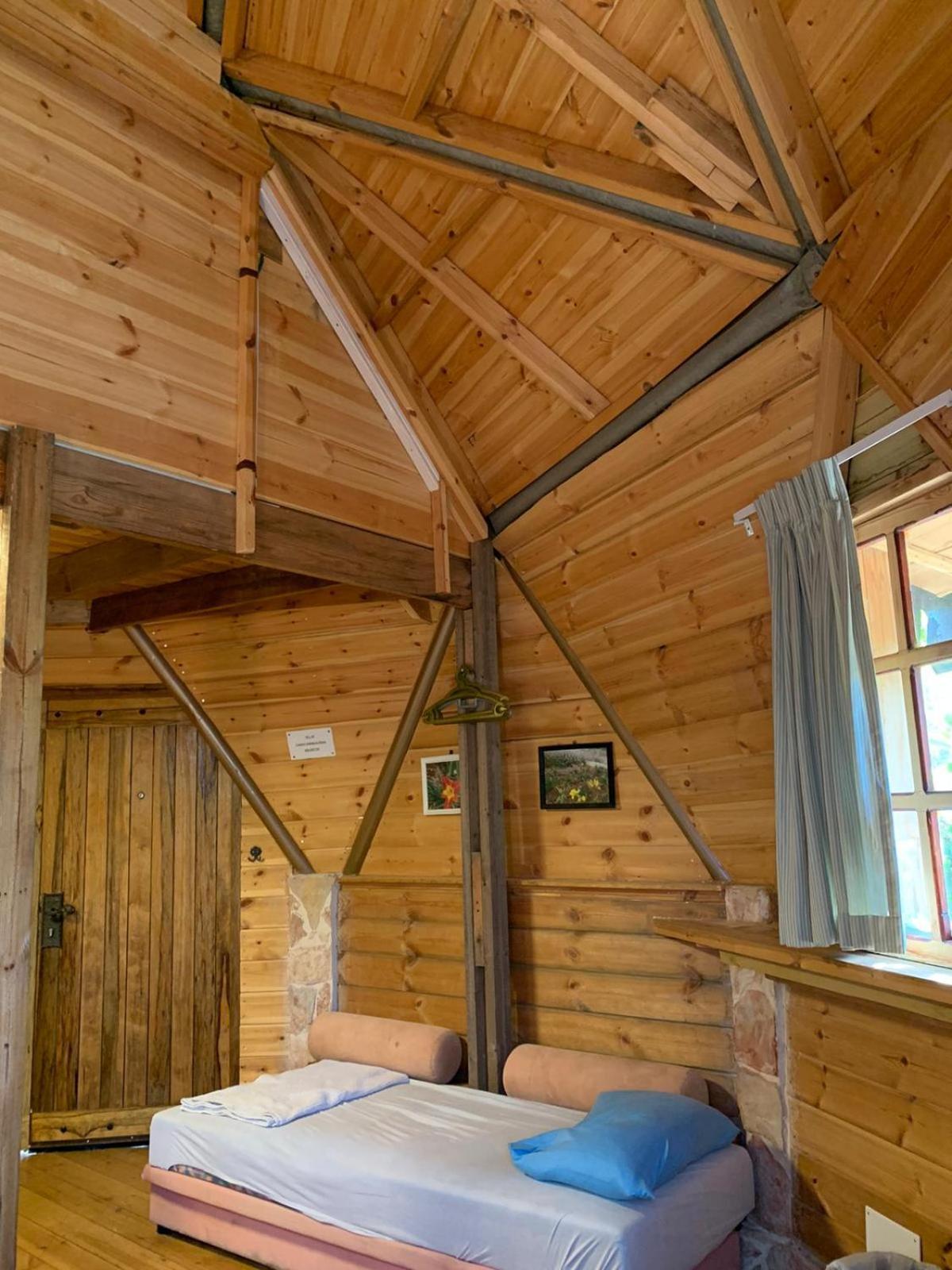 בקתת עץ בחורש במנות - דום גיאודזי - Wooden Cabin In Manot Экстерьер фото